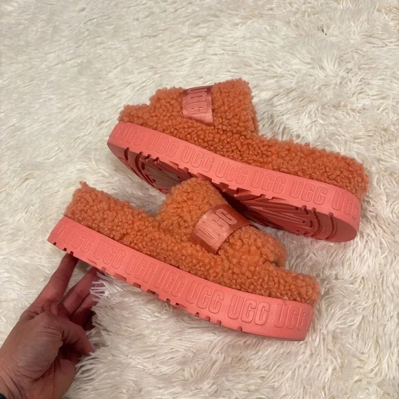Women's UGG Fluffita Coral Sheepskin Platform Sherpa Sandals LIKE NEW size 6 - Picture 7 of 11